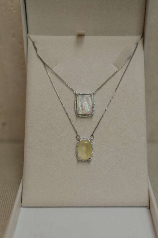 Colar Escapulário Madrepérola Safira Amarela Ródio Branco