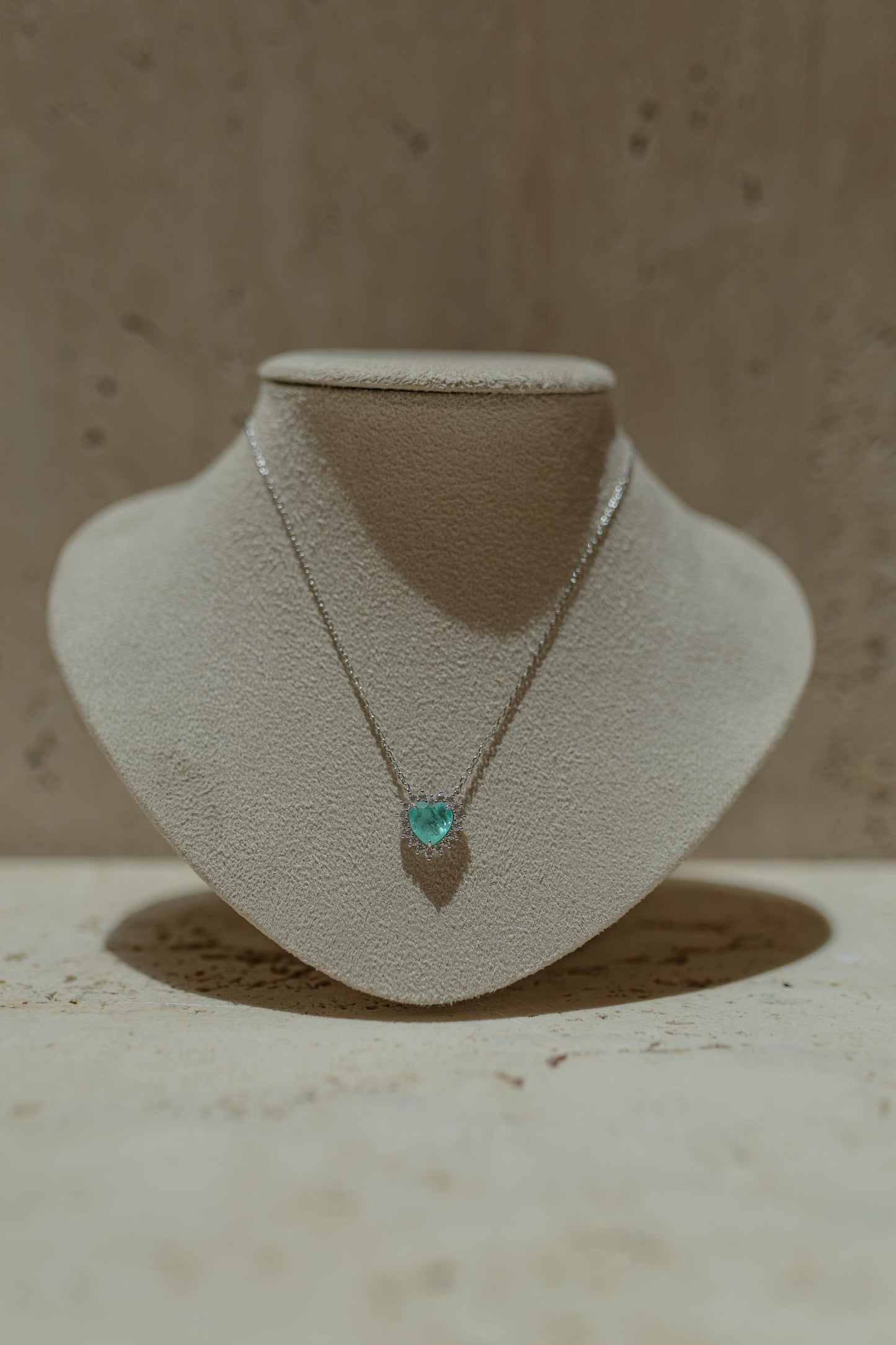 Colar Coração Borda Cravejada Ródio Branco