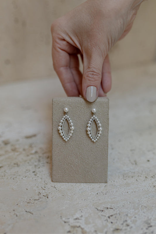 Brinco Losango Pêndulo Pérolas Ródio Branco