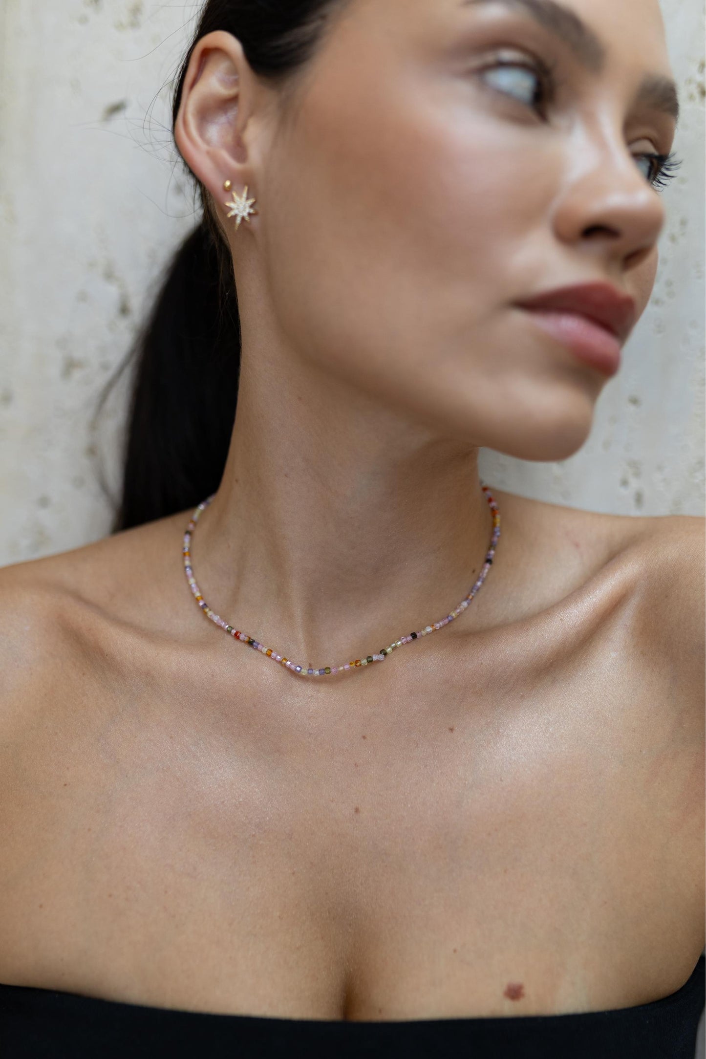 Colar Choker Pedras Naturais Coloridas Dourado