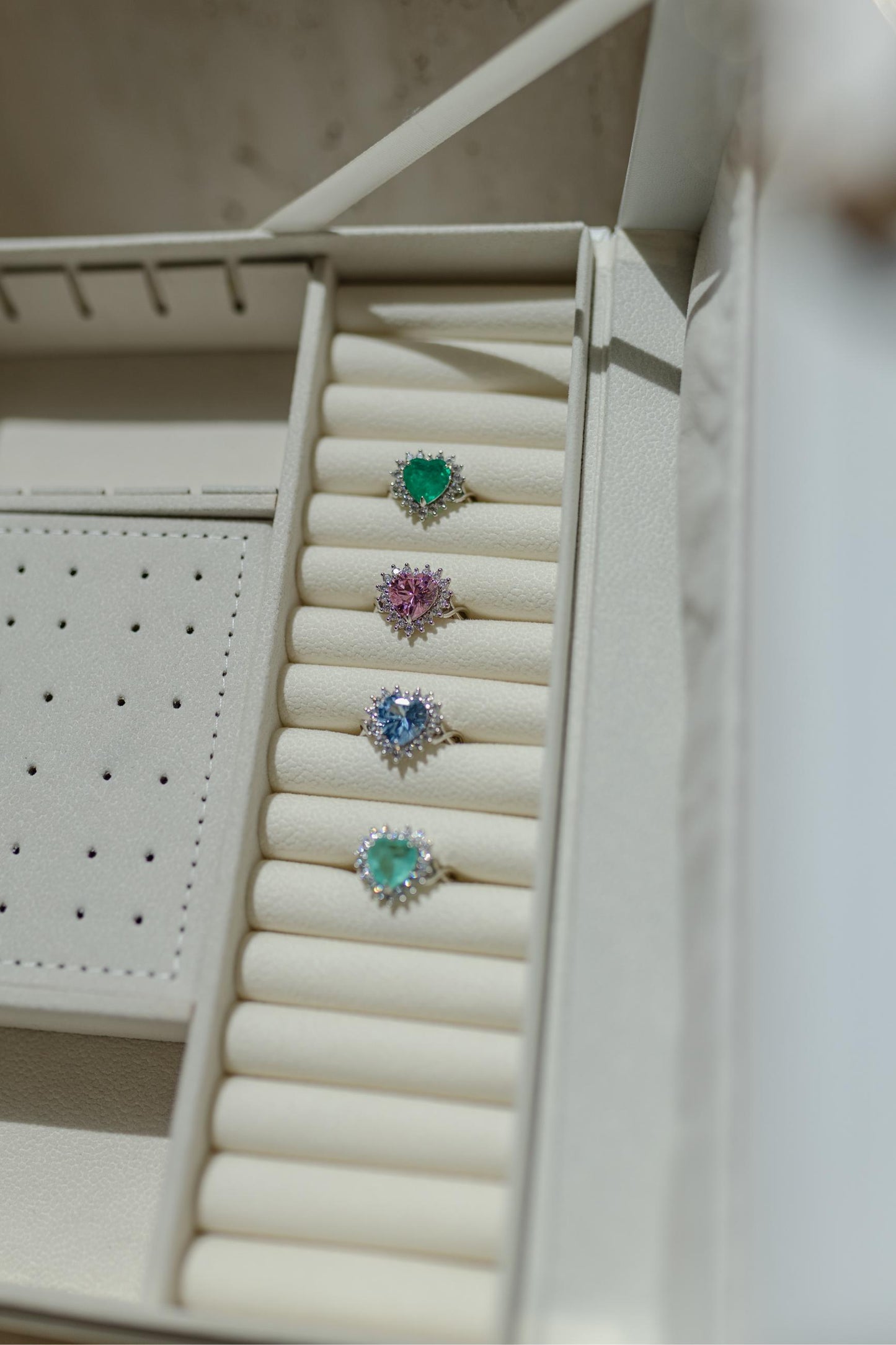 Anel Coração Borda Cravejada Aquamarine Ródio Branco