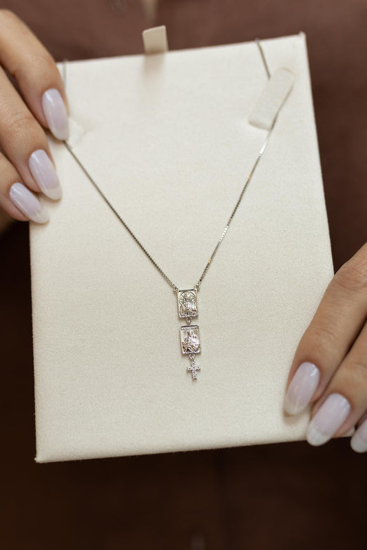 Colar 2 Medalhas Tradicional Cruz Moissanite Prata 925 Ródio Branco