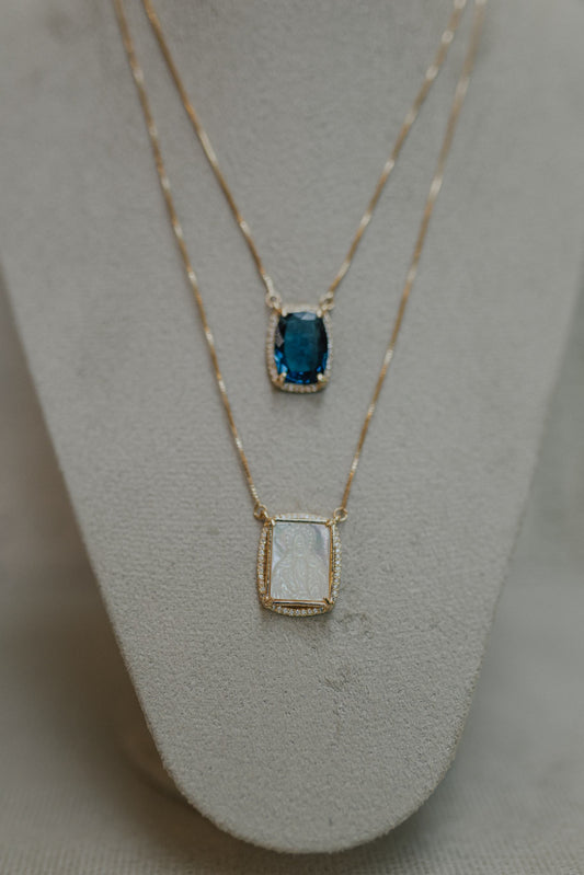 Colar Escapulário Madrepérola Azul Dourado