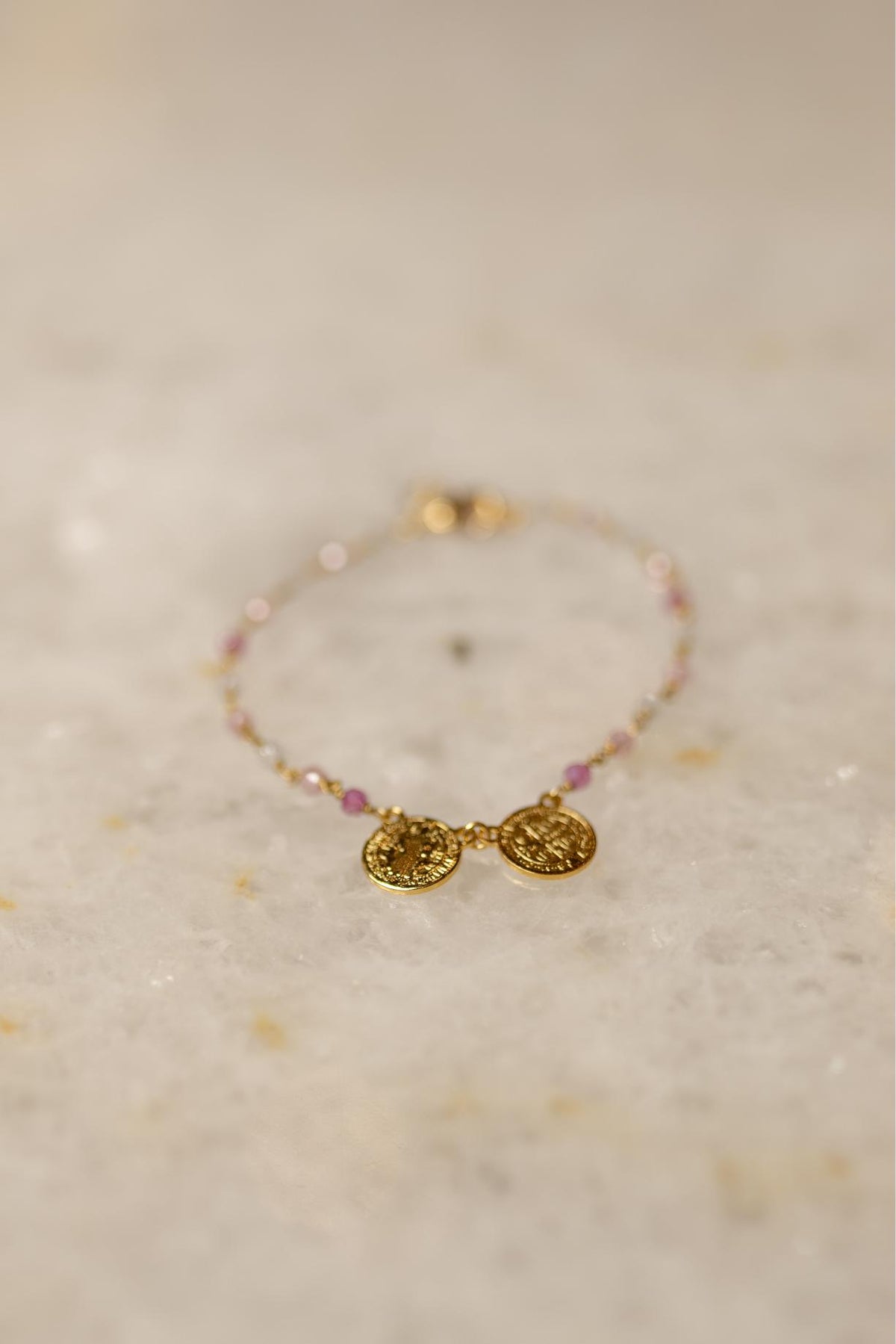 Pulseira Escapulário São Bento Zircônia Dourado