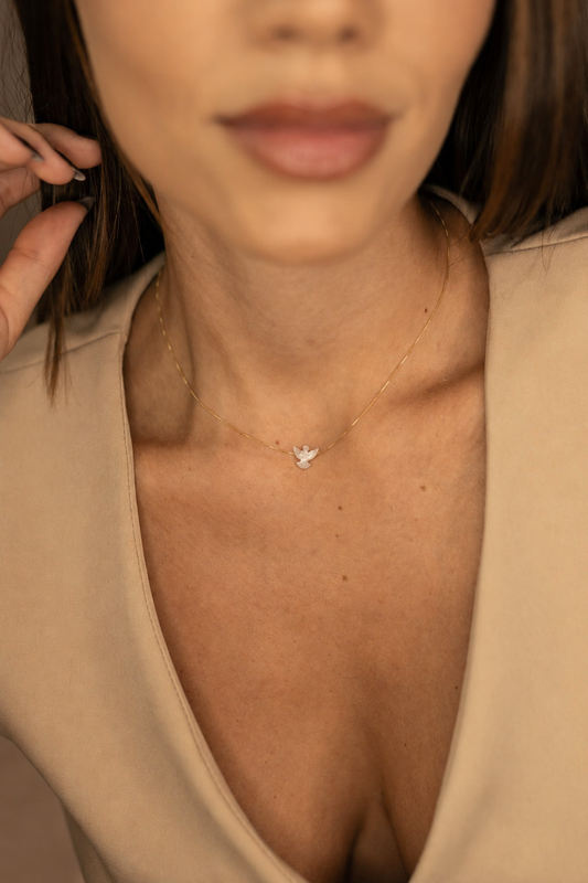 Colar Choker Divino Espírito Santo Madrepérola Banho Ouro 18k