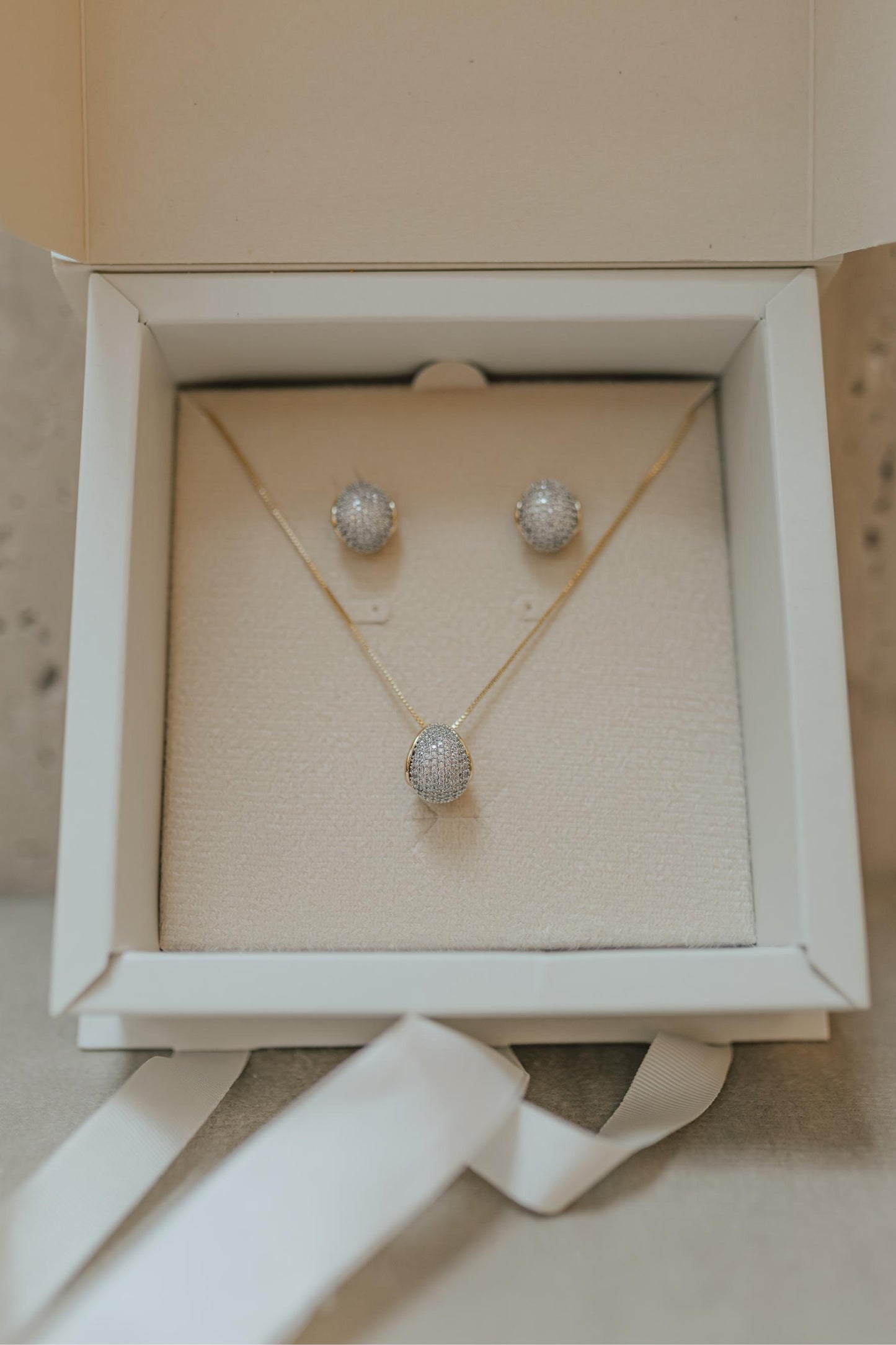 Conjunto Cravejado Cristal Dourado