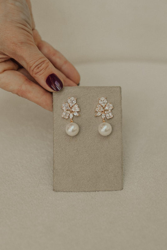 Brinco Geométrico Invisible Pérola Dourado