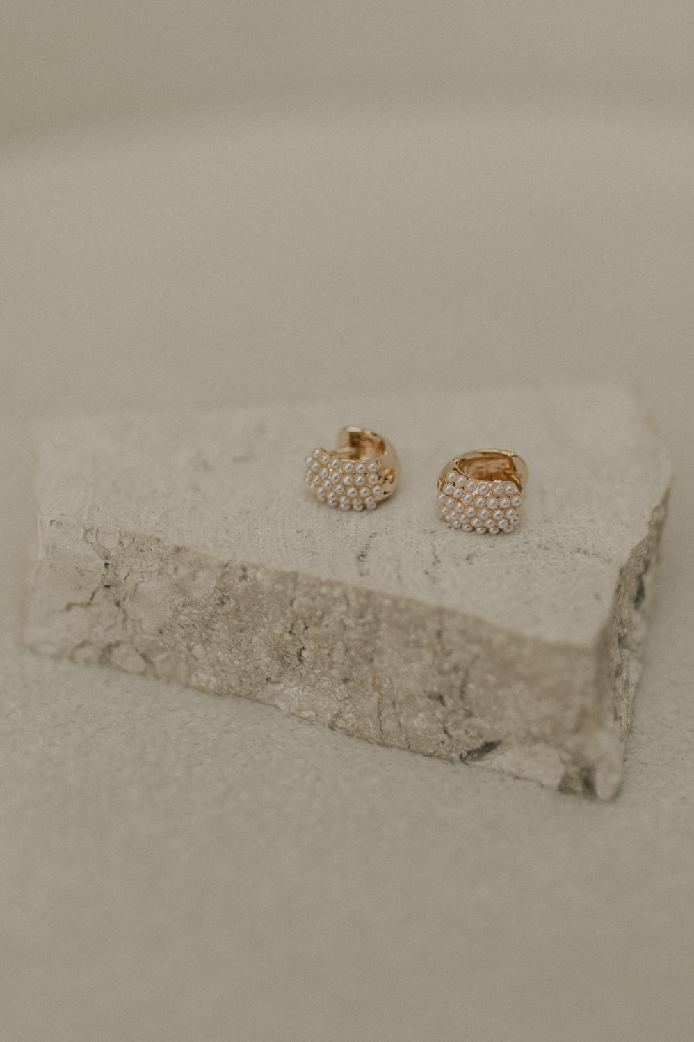 Brinco Argola Micropérolas Dourado