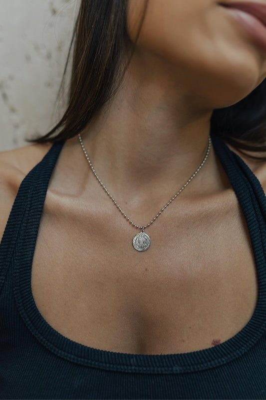 Colar Bolinhas Medalha de São Bento Ródio Branco