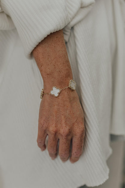 Pulseira Inspo Trevo Marfim Dourado