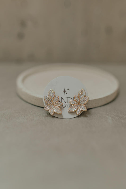 Brinco Ear Cuff Folhas Cravejado Dourado