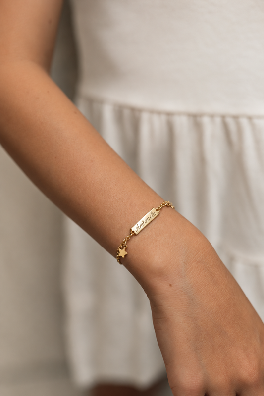 Pulseira Infantil Personalizada com Nome e Estrelas Dourada