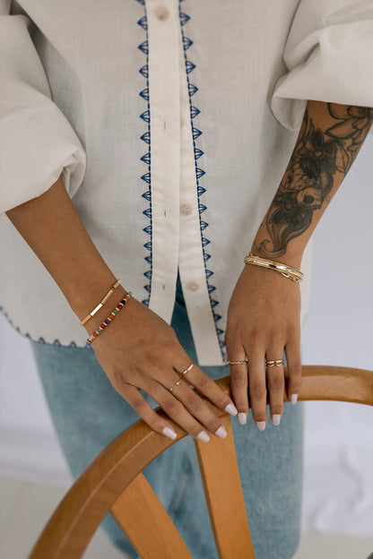 Bracelete com Borda Trabalhada Dourado