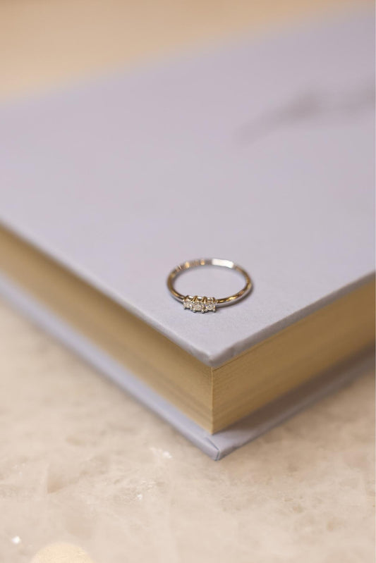 Anel Solitário Mini Trilogia Moissanite Prata 925 Ródio Branco