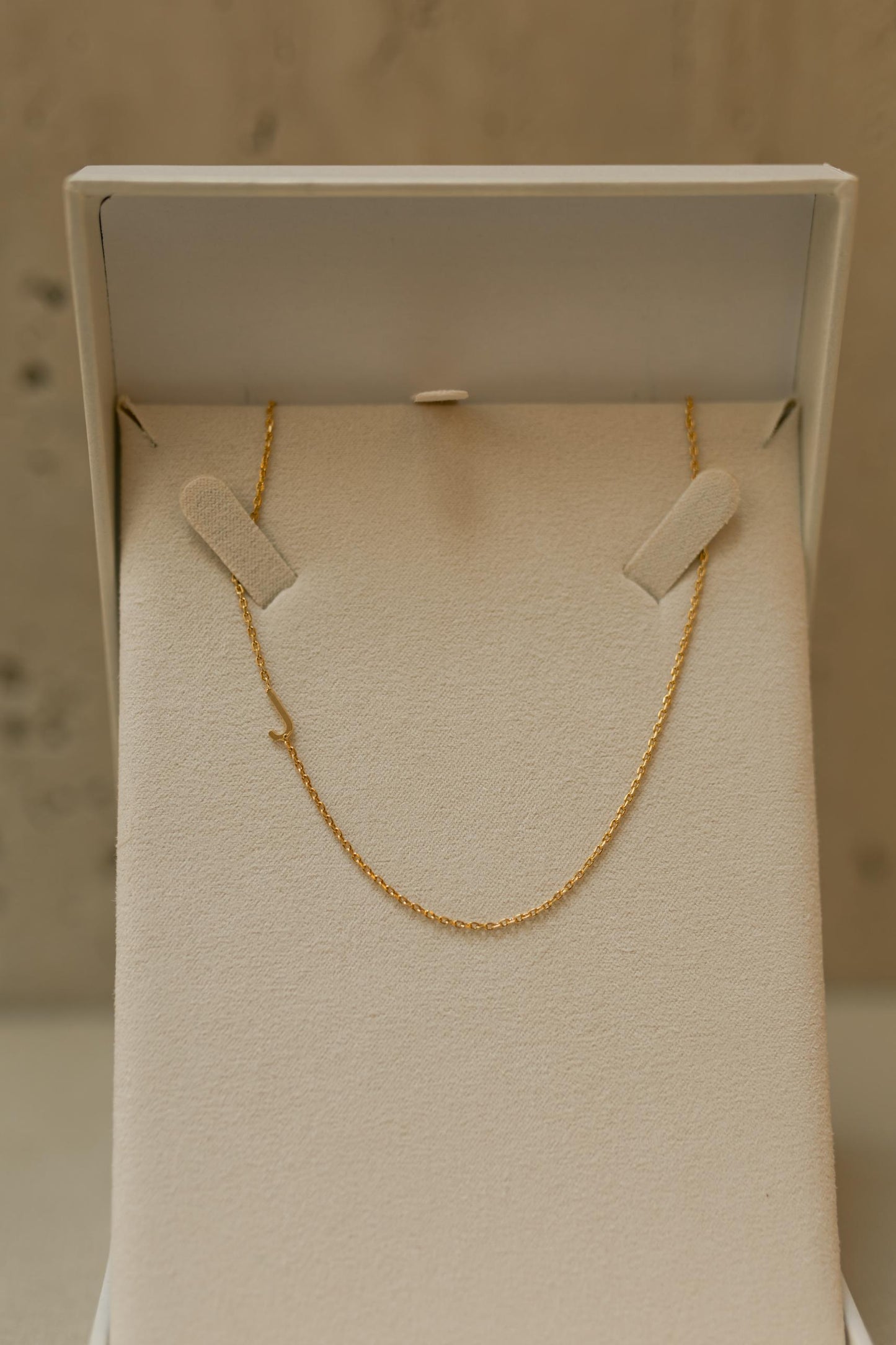 Choker Letra Dourado