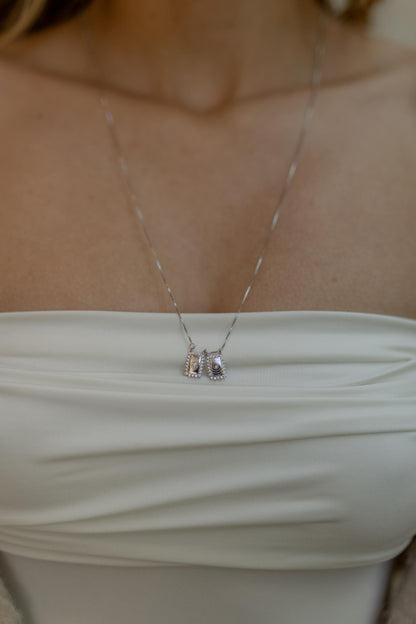 Colar Escapulário Mão de Hamsá Ródio Branco