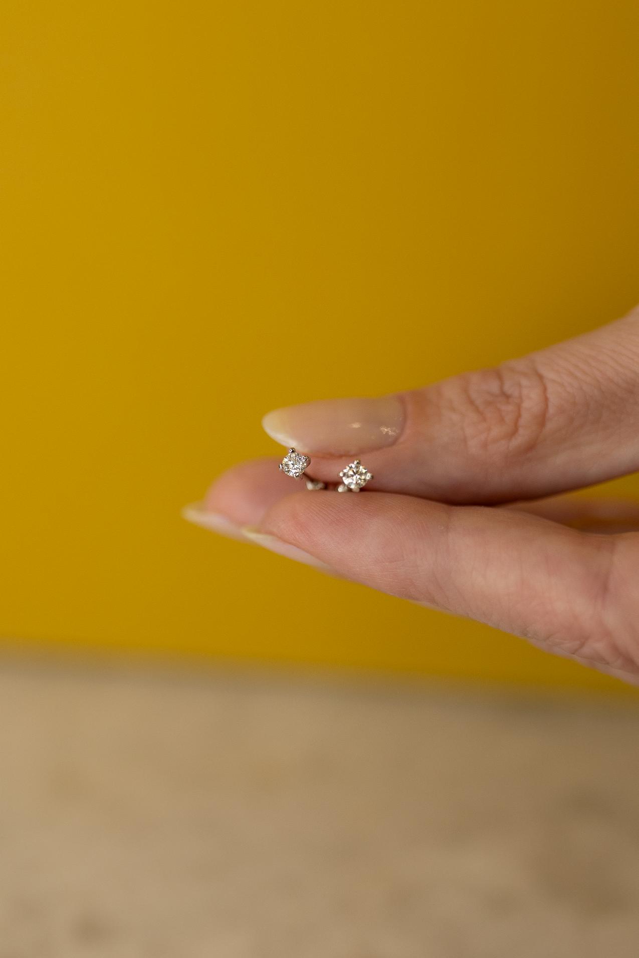 Brinco Pino Baby Ponto de Luz 3mm Moissanite Prata 925 Ródio Branco