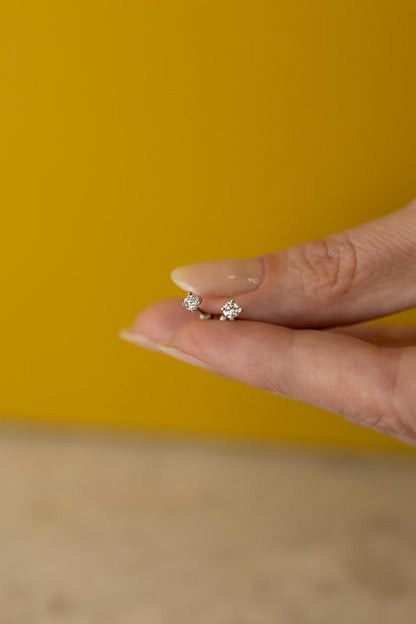 Brinco Pino Baby Ponto de Luz 3mm Moissanite Prata 925 Ródio Branco
