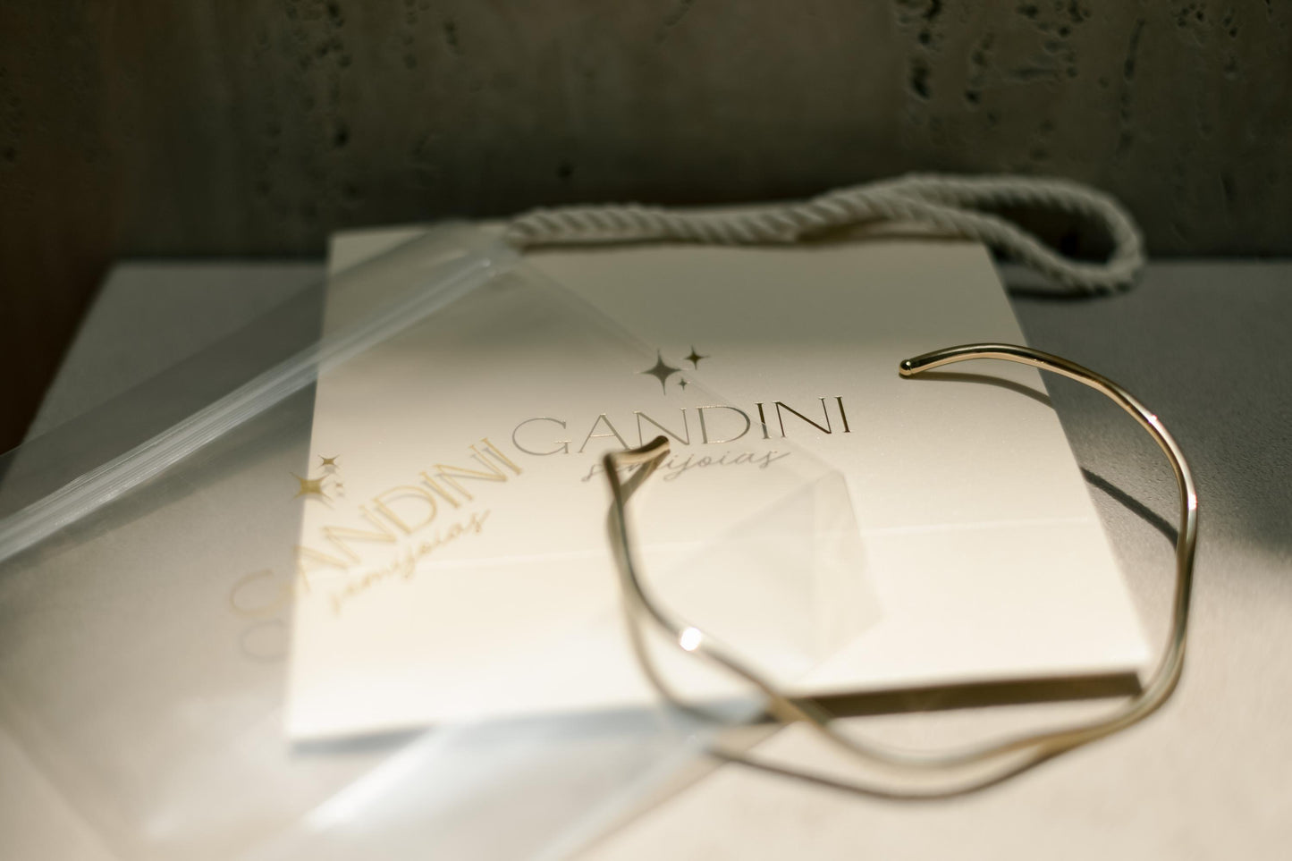 Colar Choker Aro Ondulado Dourado