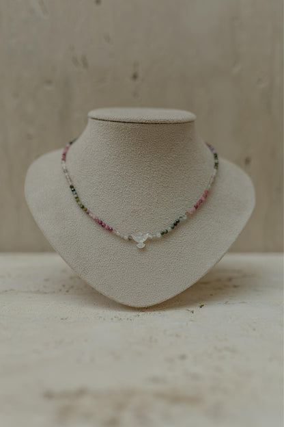 Colar Espírito Santo Madre Pérola Ródio Branco