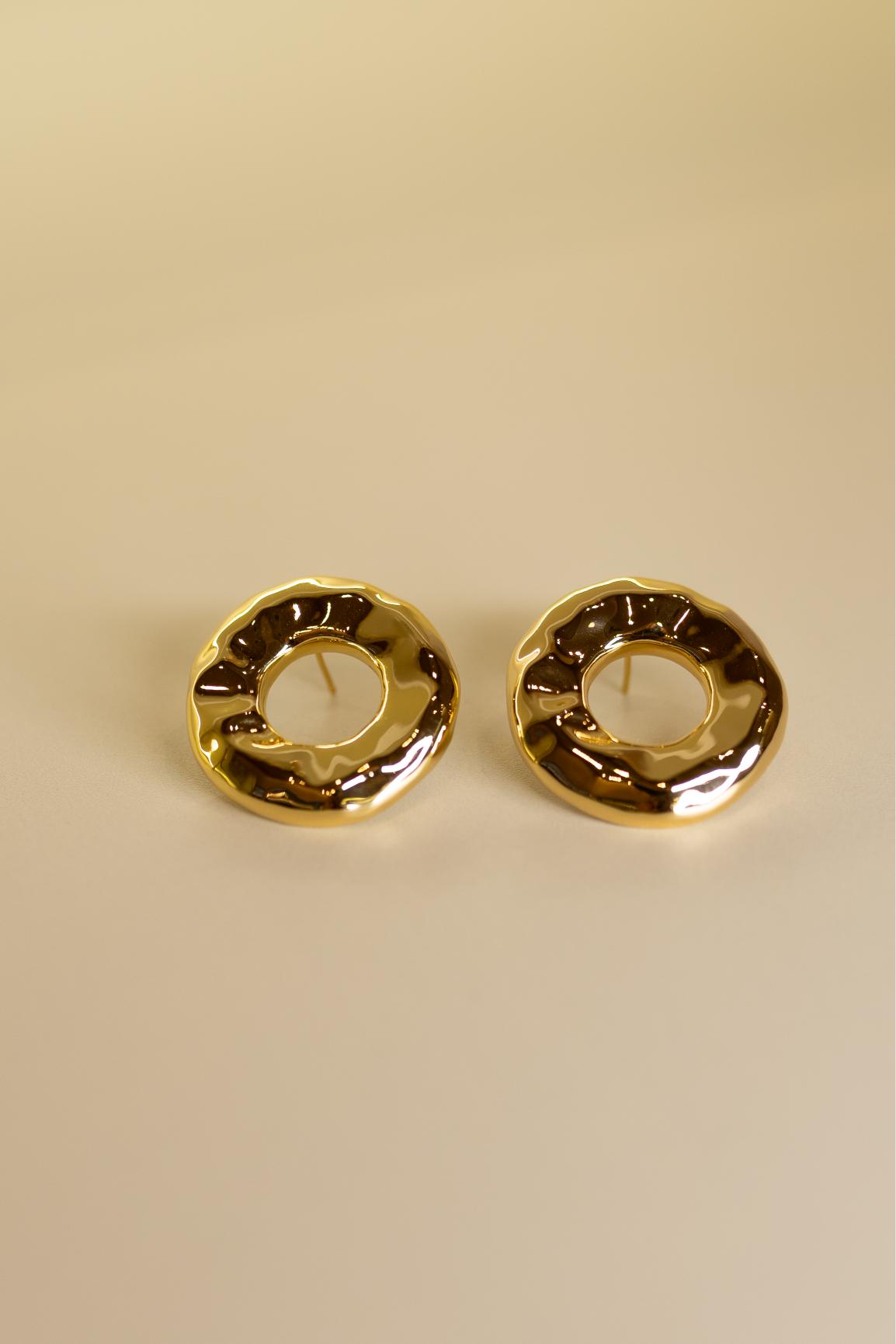 Brinco Maxi Círculo Martelado Dourado