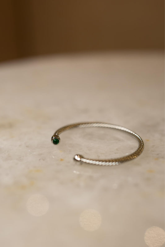 Bracelete Torcido Ponteira Esmeralda Ródio Branco