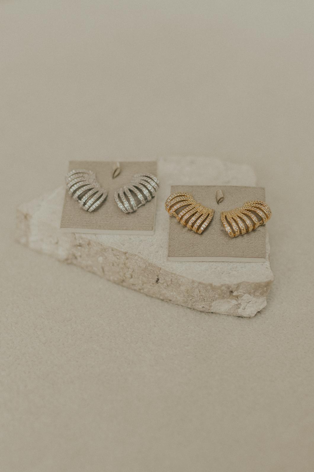 Brinco Ear Hook 8 Fileiras Cravejado Dourado