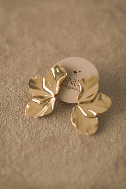 Brinco 3 Pétalas Dourado