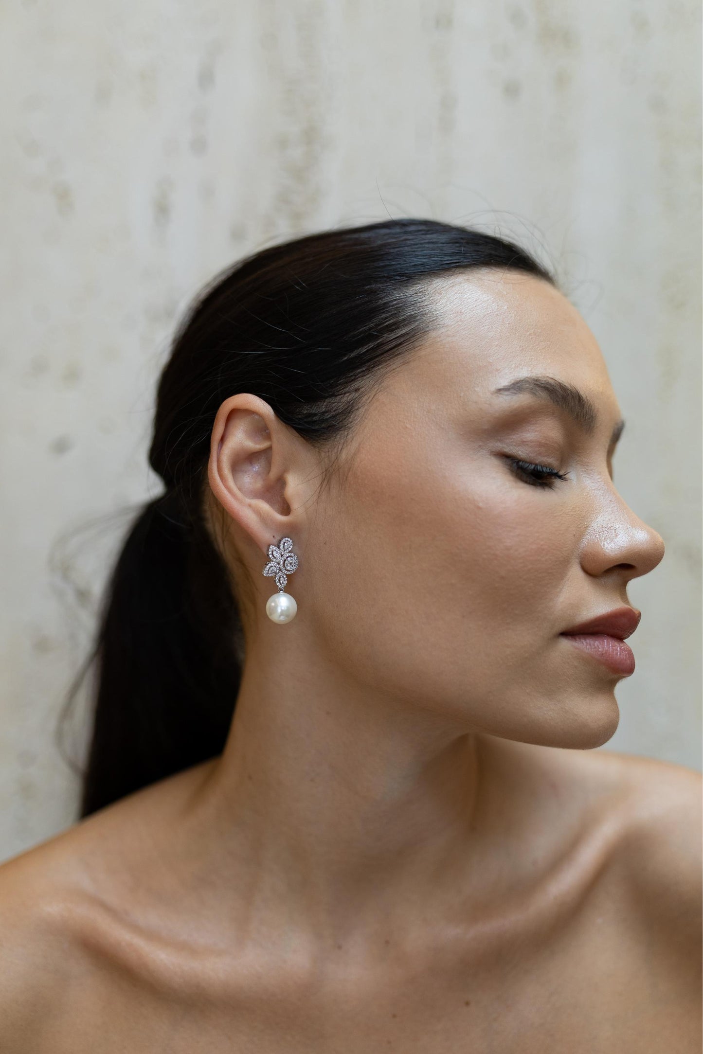 Brinco Cravejado Bride Invisible Pérola Ródio Branco