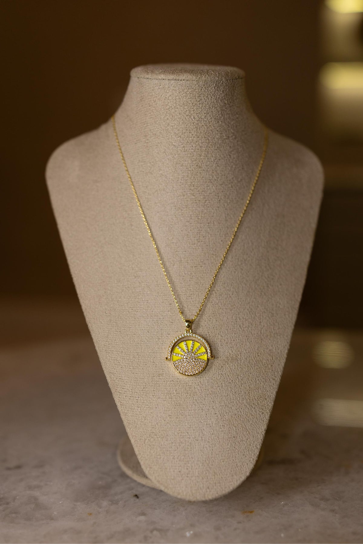 Colar Mandala Giratória Dourado