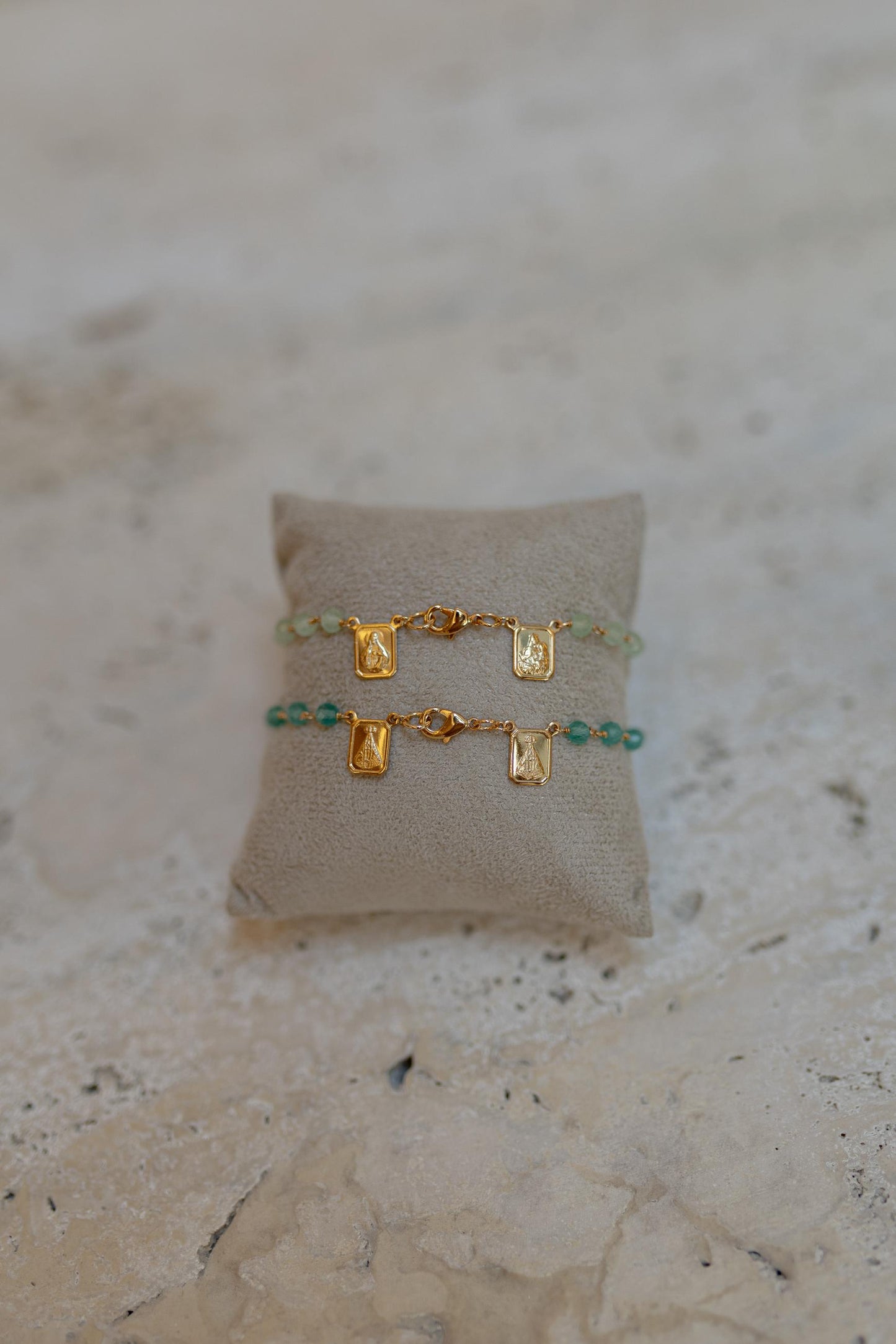Pulseira Escapulário Jade Dourada