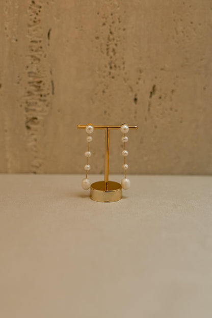 Brinco 2 em 1 Pérolas de Água Doce Cascata Dourado