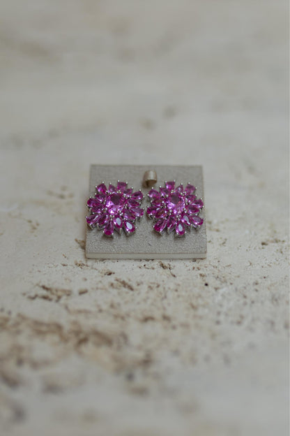 Brinco Botão Flor Pedraria Rubelita Ródio Branco