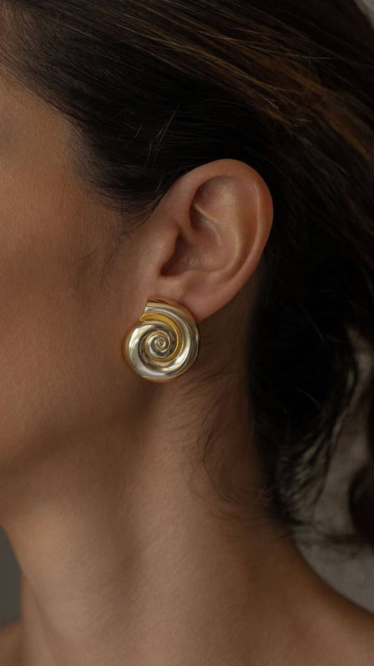 Brinco Botão Caracol Dourado