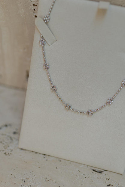 Colar Choker Flor Ródio Branco