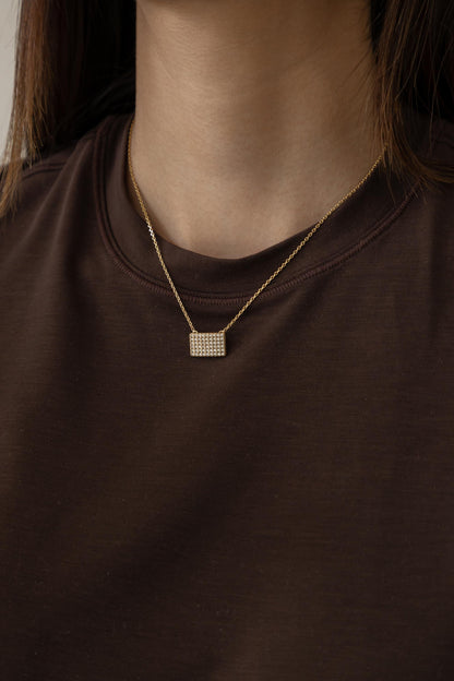 Colar Quadrado Cravejado Dourado