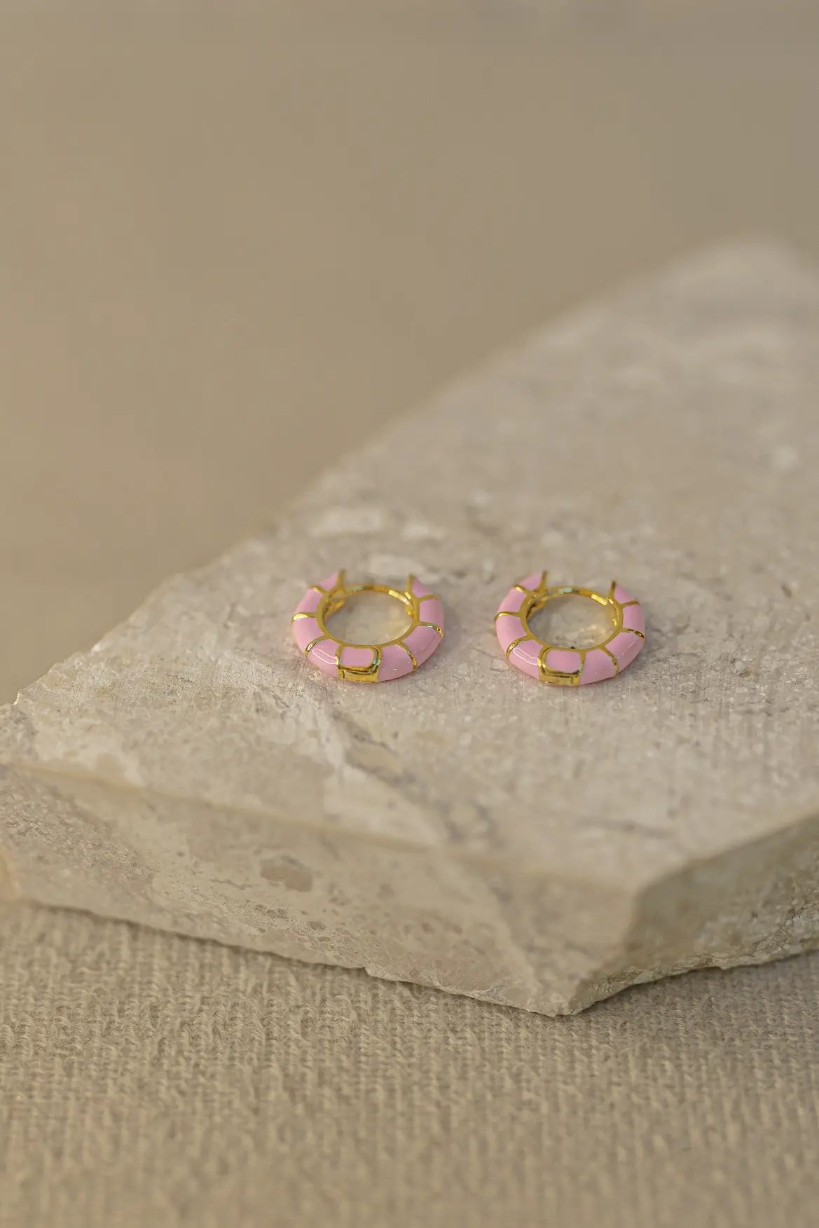 Brinco Argola Esmaltada Rosa Dourado