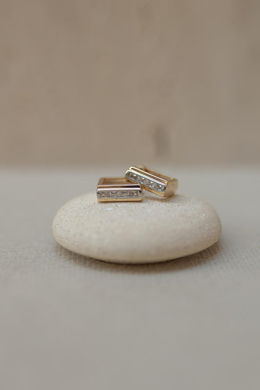 Brinco Argola Retangular Baguetes Dourado