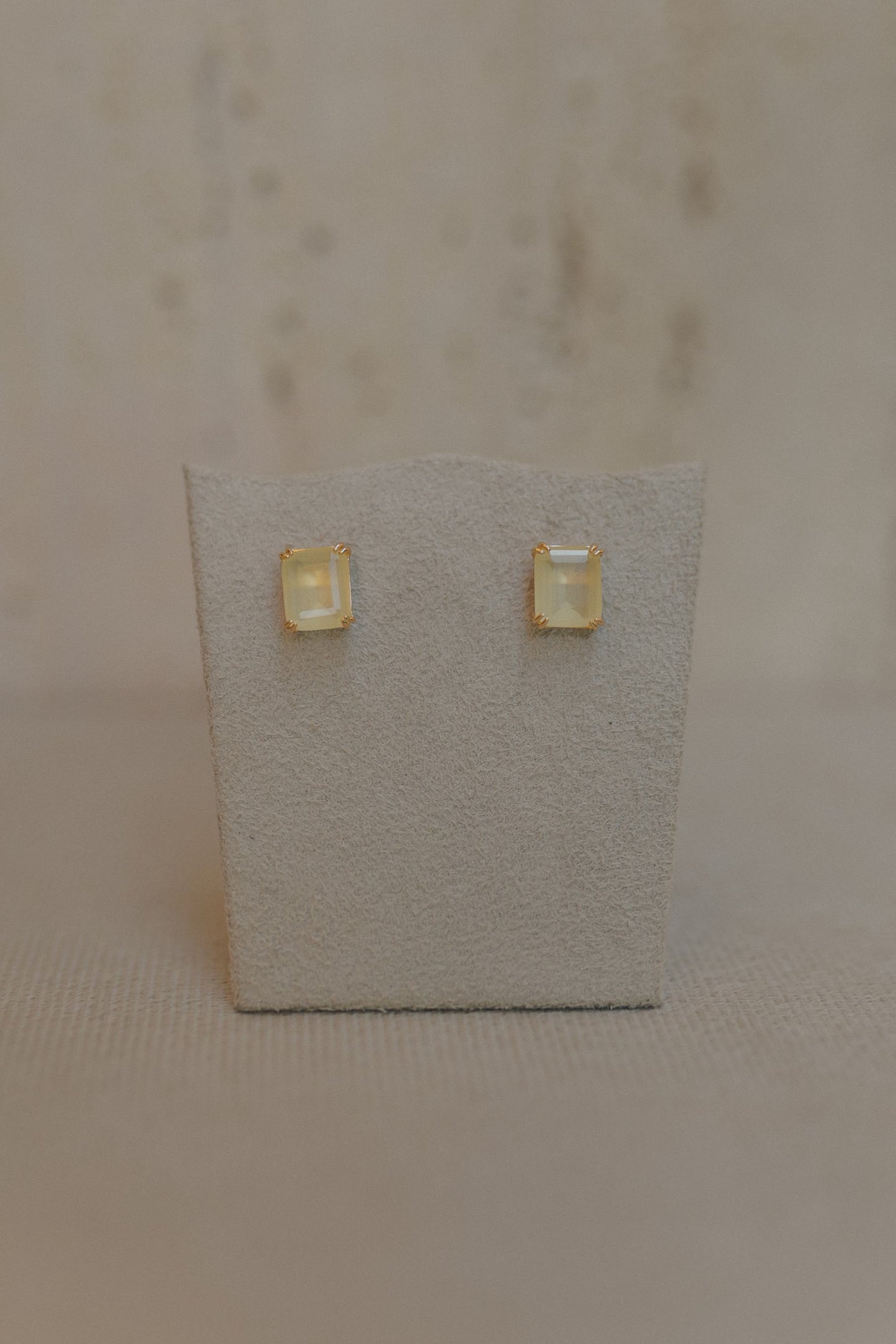 Brinco Solitário Retangular  Safira Amarela Dourado