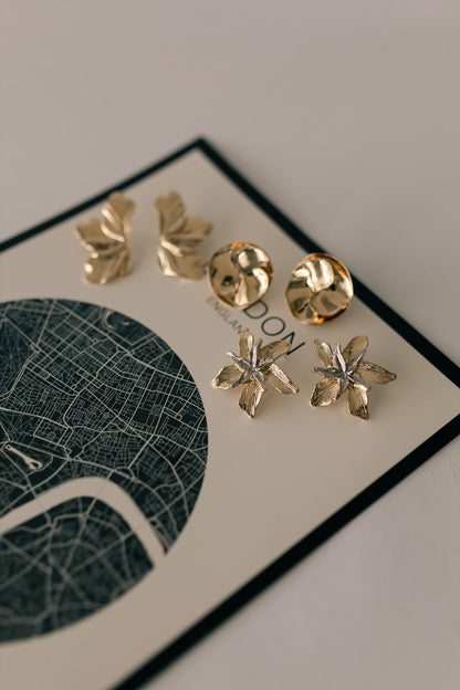 Brinco 3 Pétalas Dourado