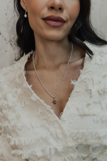 Colar de Pérolas com Pingente Star Heart Dourado