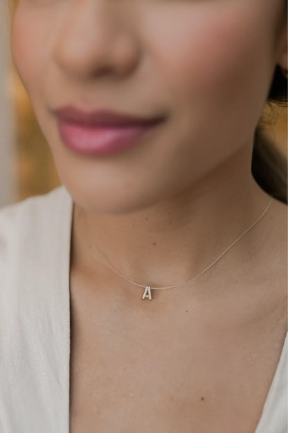 Colar Nylon com Letra Cravejada Dourado