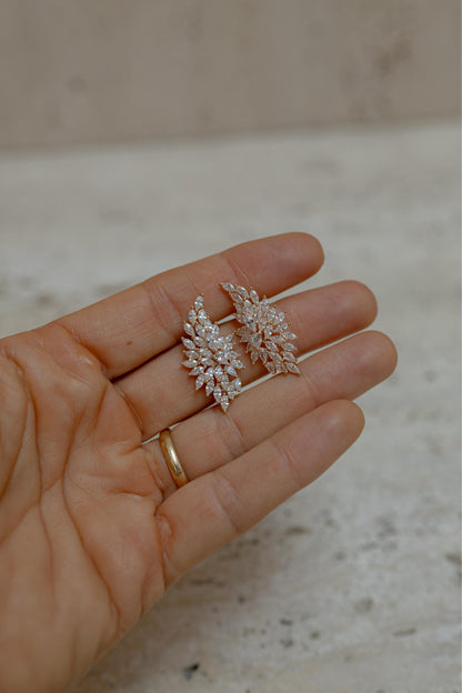 Brinco Ear Cuff Asas Cravejado Dourado