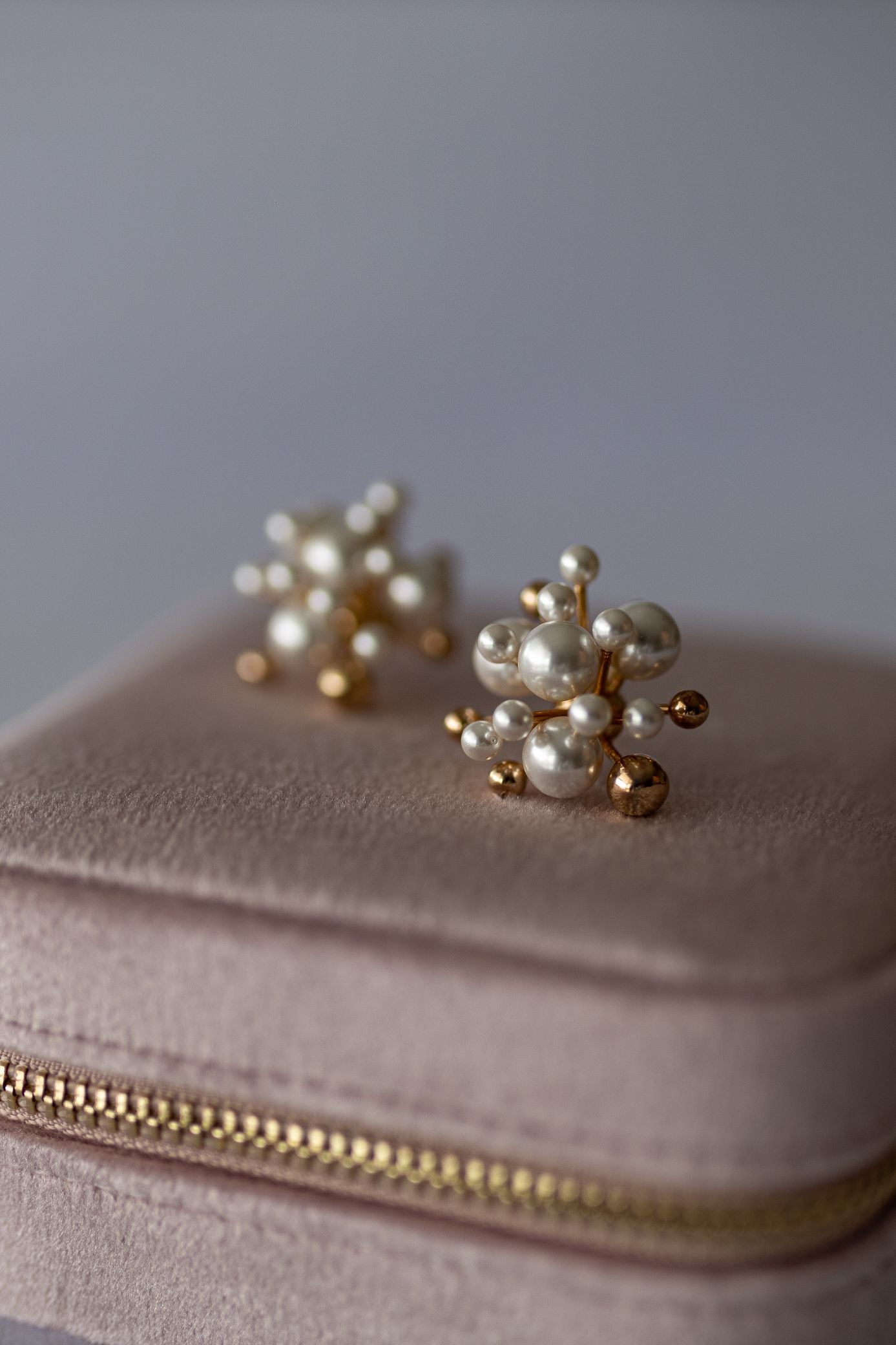 Brinco Explosão de Pérolas Dourado