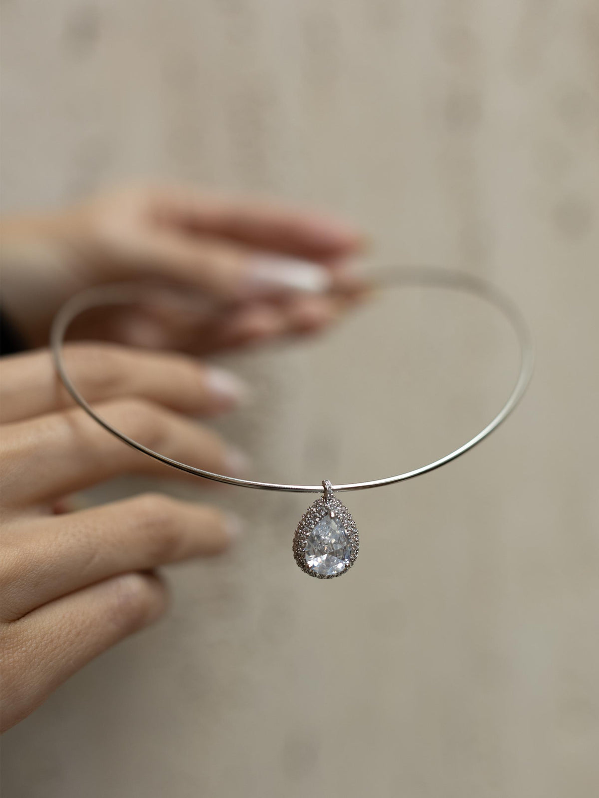 Colar Rígido Gota Cristal Ródio Branco