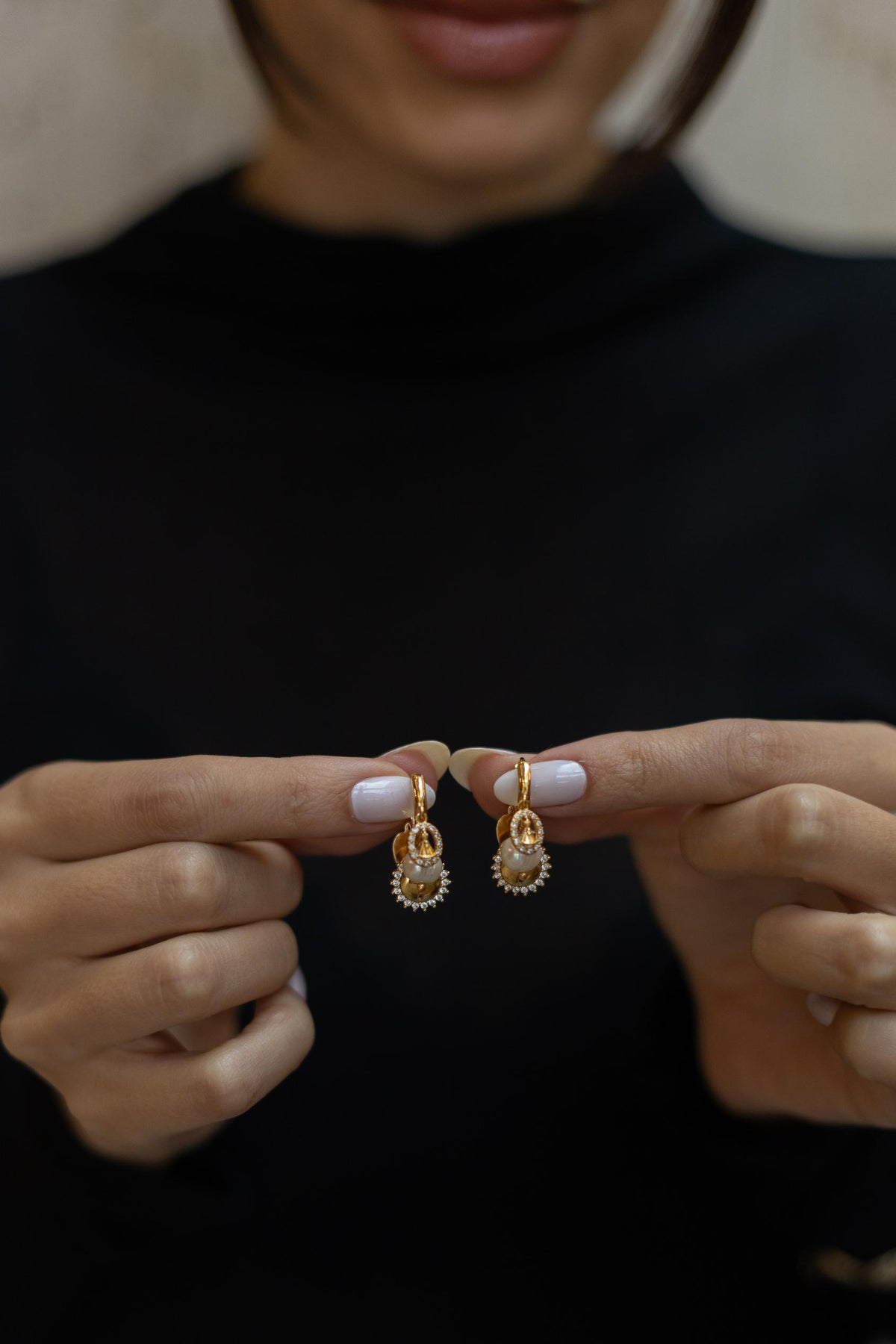 Brinco Charms Nossa Senhora Aparecida e São Bento Dourado
