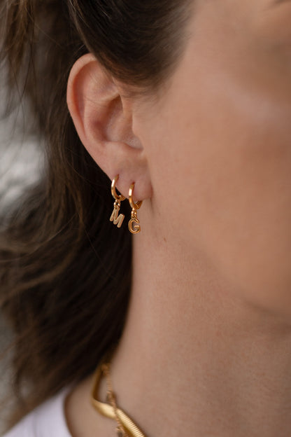 Brinco Argola Letra Dourado