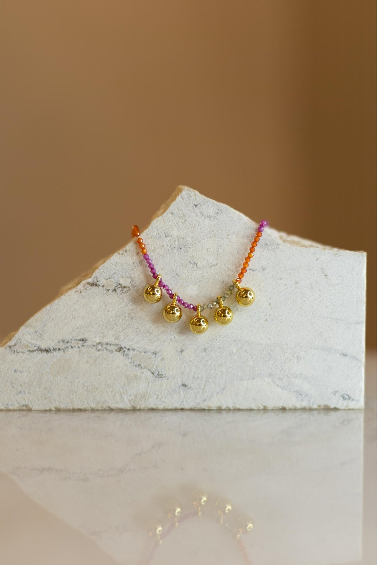 Colar Microzircônias e Esferas Dourado
