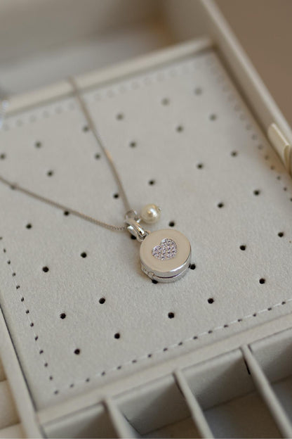 Colar Relicário Coração Cravejado Mini Ródio Branco