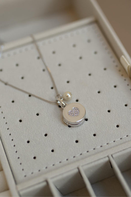 Colar Relicário Coração Cravejado Mini Ródio Branco